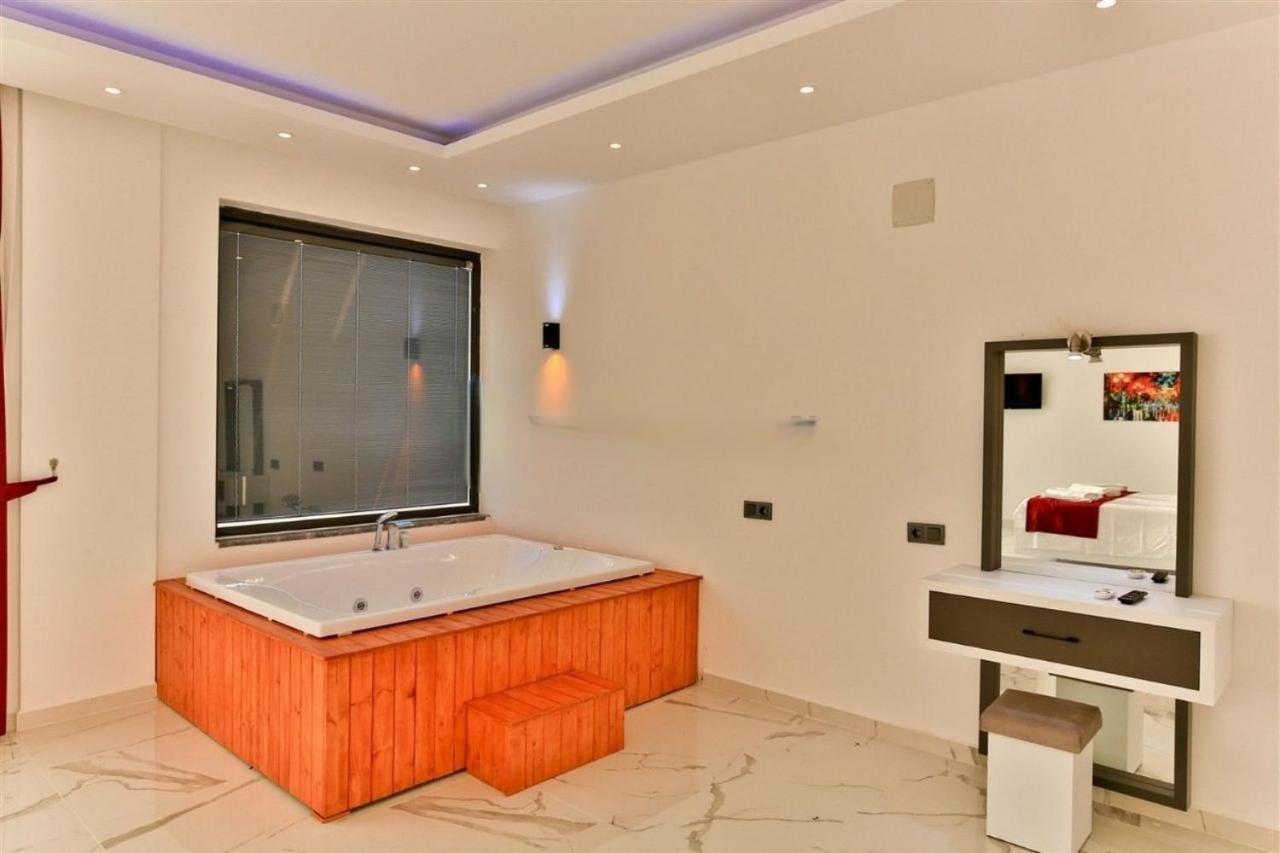 Villa Lycian-Kalkan 3 Bedroom-2 Jakuzzies-Sauna-Turkish Hamam-Huge Private Pool And Lovely Garden Κας Εξωτερικό φωτογραφία